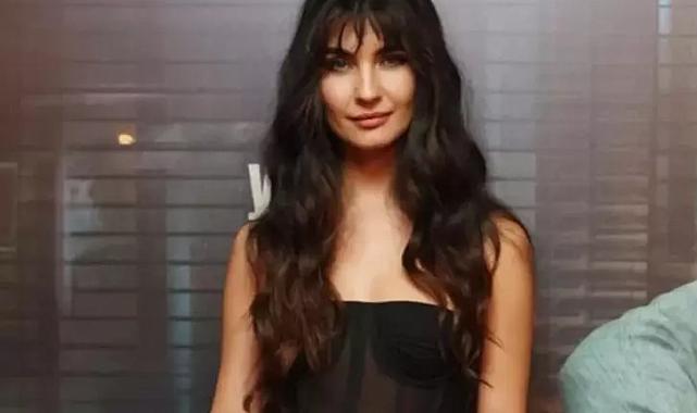 Tuba Büyüküstün yine dile düştü! Kimi saçlarına kimi elbisesine taktı