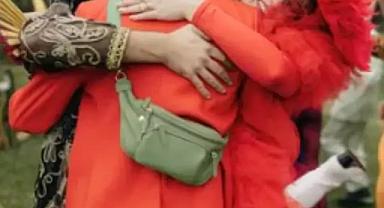 "Evlilik bana hiç cazip gelmedi" dedi! 60 kişiyle aynı anda evlendiği bir düğün organize etti... "Hayatımın en büyük aşkları"