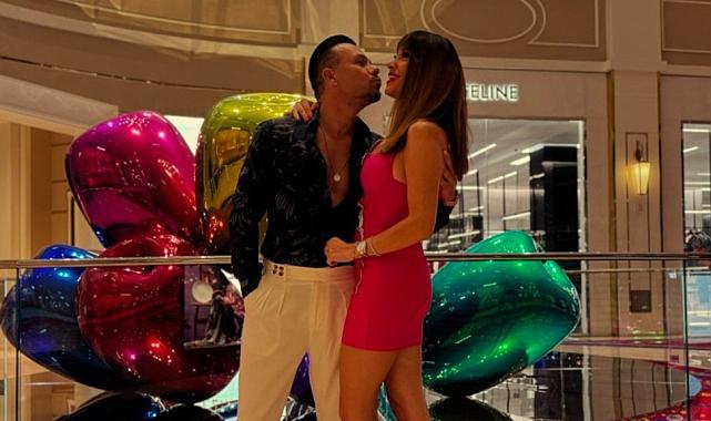 Zuhal Topal’dan Romantik Yıl Dönümü Kutlaması