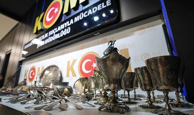 Ankara&#039;da Şaşırtıcı Tarihi Eser Operasyonu: Kaplumbağa Kaplı Saat ve Padişah Fermanı Ele Geçirildi