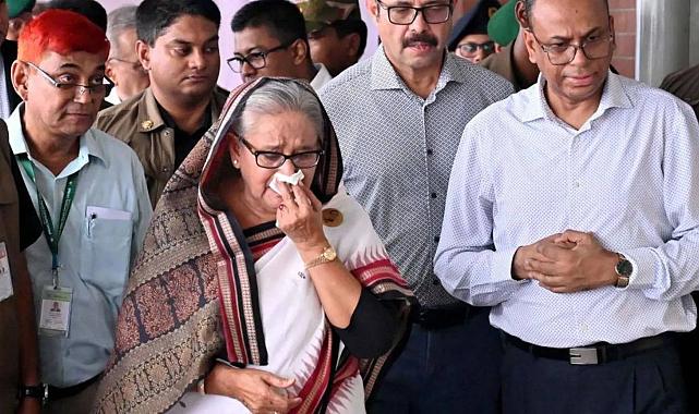 Bangladeş Başbakanı&#039;nın tren istasyonundaki hasar nedeniyle ağlaması alay konusu oldu