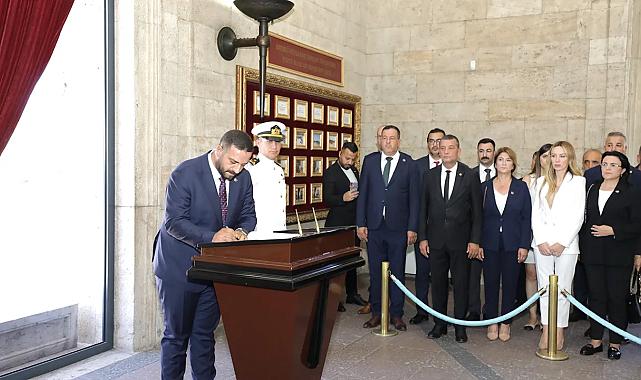 Başkan Uzun, Ata&#039;nın huzurunda: Türkiye Cumhuriyeti&#039;ni ilelebet yaşatacağız