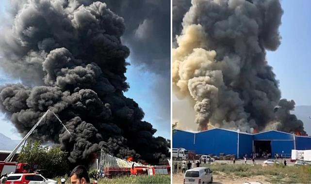 Bursa&#039;da geri dönüşüm fabrikasında yangın! Alevler 4 fabrikaya sıçradı, evler tedbir amacıyla boşaltıldı