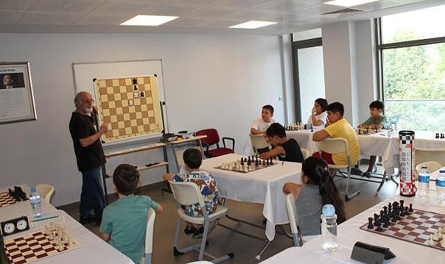 "Efes Selçuk Belediyesi Yaz Okulu Kurslarına Yoğun İlgi"