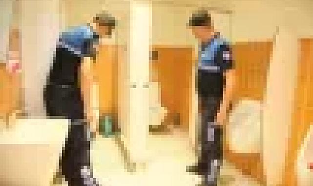 EFES SELÇUK&#039;TA ZABITA EKİPLERİ DENETİMLERİ ARTIRDI: UMUMİ TUVALETLER VE İŞLETMELERİN WC’LERİ DENETLENDİ