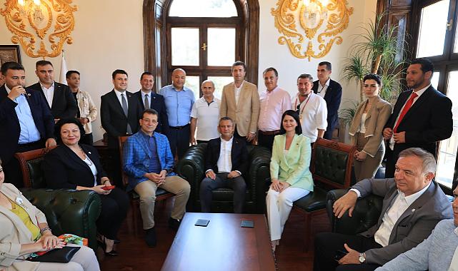 Erdoğan ile özdeşleşen &quot;Winner&quot; ceketi Özel&#039;den sonra İmamoğlu da giydi