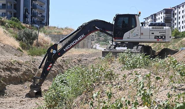 Ergenekon Mahallesinde Dere Yatağı Temizleniyor