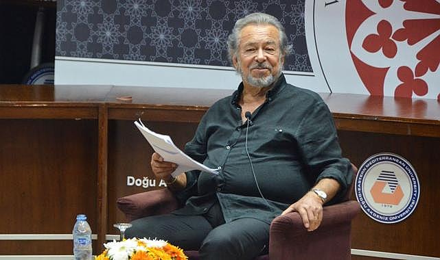 Gazeteci Güneri Cıvaoğlu hastaneye kaldırıldı! Restoranda düşüp başını çarptı, yoğun bakıma alındı