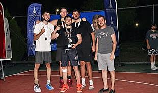 Gençler sokağa ayak, potaya smaç bastı