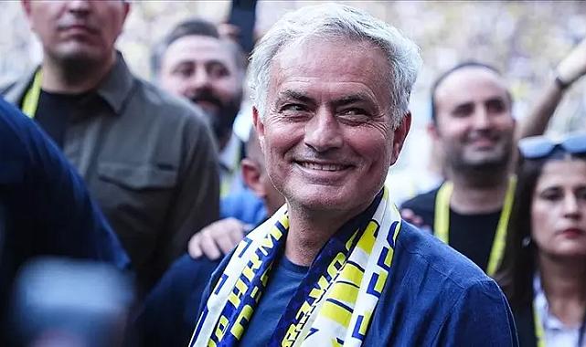 Hem Beşiktaş, hem Galatasaray istiyordu! Sezonun transfer bombası Fenerbahçe&#039;den geldi... Sarı-Lacivertliler Oğuz Aydın ile anlaşma sağladı