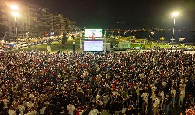 İzmir&#039;de çeyrek final coşkuyla kutlandı