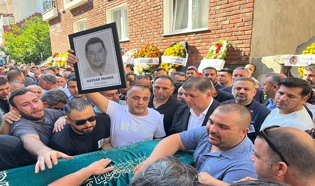 İZMİR&#039;DE HAYDAR İNANIR&#039;A VEDA: BİNLERCE SEVENİ CENAZEDE