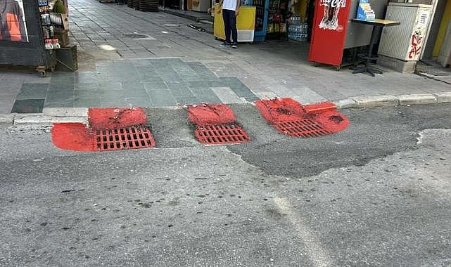İzmir'de Mazgallar Kırmızı