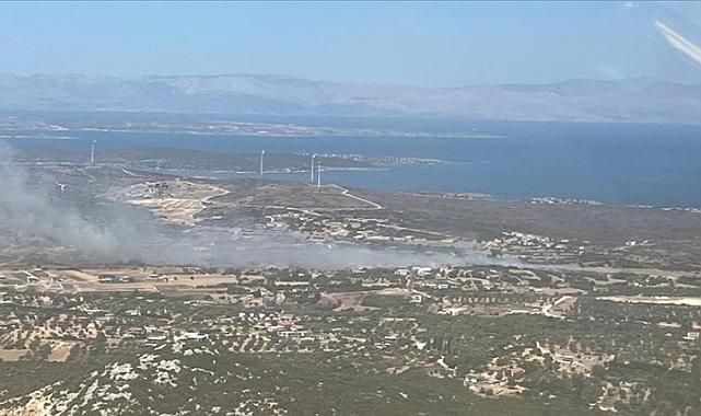 İzmir&#039;in Çeşme ilçesinde makilik ve otluk alanda yangın