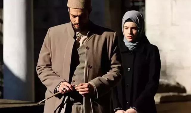 Kızıl Goncalar&#039;ın Cüneyd Efendi&#039;si Mert Yazıcıoğlu denizden çıkarken görüntülendi! O hallerine yorum yağdı