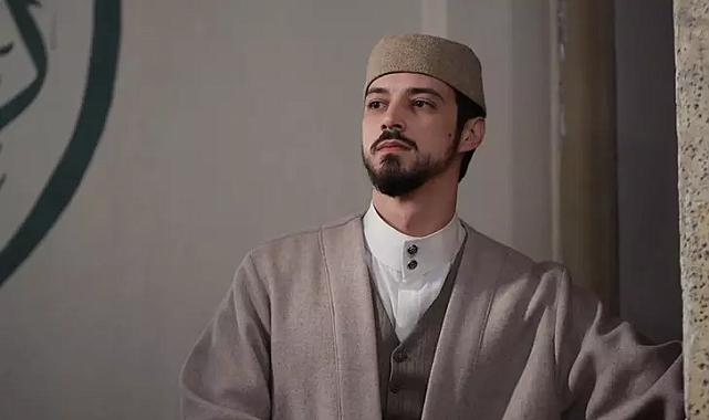 Kızıl Goncalar&#039;ın Cüneyd Efendi&#039;si Mert Yazıcıoğlu tatil pozlarını paylaştı! Sosyal medya yıkıldı: Rızık zamanı...