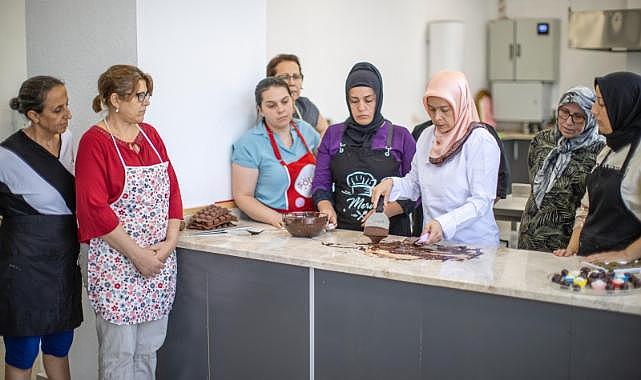 Konak’ın en tatlı kursu: Mutluluk ve istihdam üretiyor