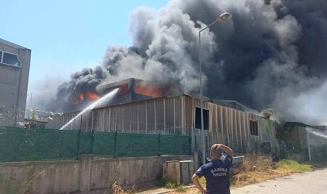 Manisa&#039;da OSB&#039;de bulunan bir fabrikada yangın başladı