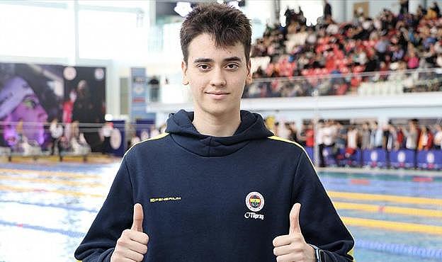 Milli yüzücü dünya ve Avrupa rekorunu kırdı