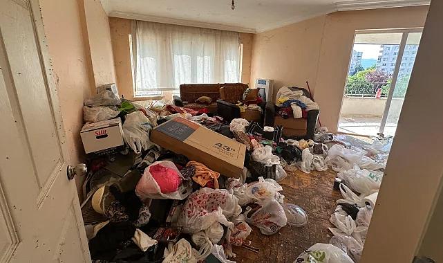 Nilüfer'de bu evden tonlarca çöp çıktı