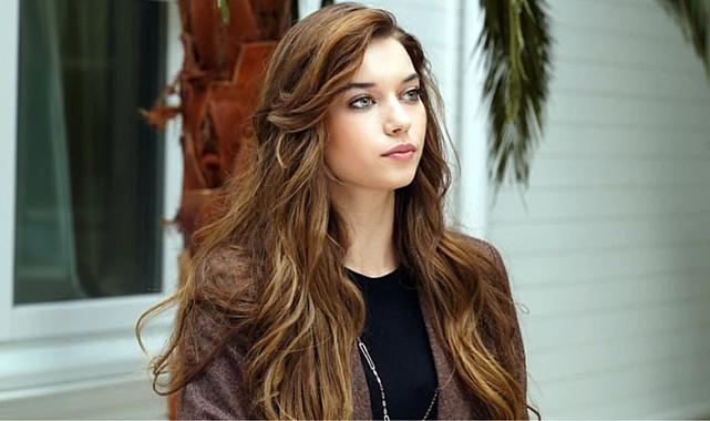 Oyuncu Afra Saraçoğlu, hakkında hakaret içerikli yorum yapan kişilerden şikayetçi oldu