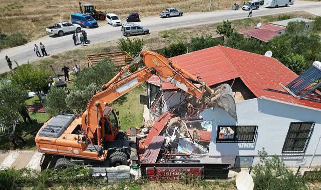 Seferihisar&#039;da göstermelik yıkımlar!