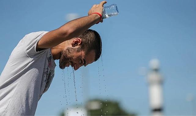 "Sıcaklıklar artacak" diyen AKOM saat verdi: Zorunlu olmadıkça dışarı çıkmayın
