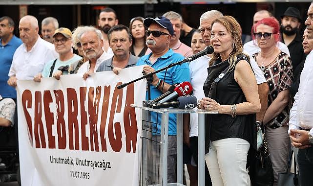 Srebrenitsa Katliamı’nda hayatını kaybedenler Konak’ta anıldı