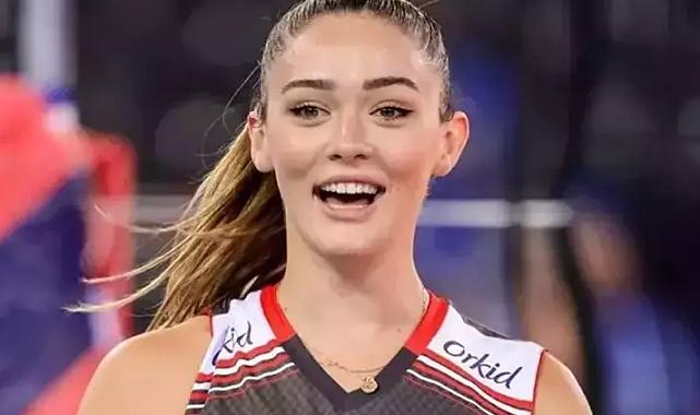 Zehra Güneş&#039;in 25&#039;inci yaşını kutlamasıyla üç katlı pastası gündeme oturdu.