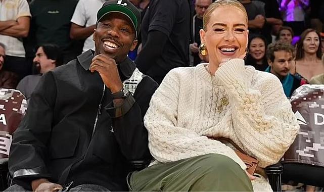 Adele, Münih&#039;teki konserinde erkek arkadaşı Rich Paul ile nişanlandığını doğruladı