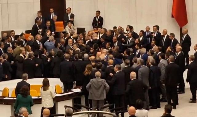 Alpay Özalan&#039;ın Ahmet Şık&#039;a yumruk attığı anın görüntüsü!