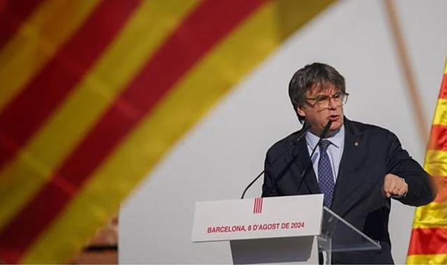 Barcelona&#039;da binlerce kişiye hitap eden ve ardından kaybolan eski Katalan lider Carles Puigdemont için polis operasyon başlattı