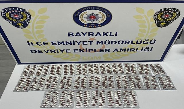 Bayraklı&#039;da Eşini İhbar Eden Kadın, Evde Yüzlerce Uyuşturucu Ortaya Çıkardı