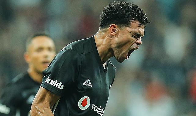 Beşiktaş&#039;ın eski yıldız futbolcusu Pepe, futbolu bıraktığı açıkladı