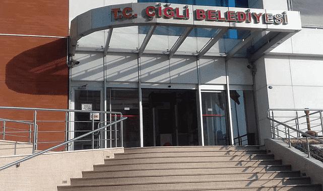 Çiğli Belediyesi&#039;nde maaş krizi: İşçiler eylem başlattı!