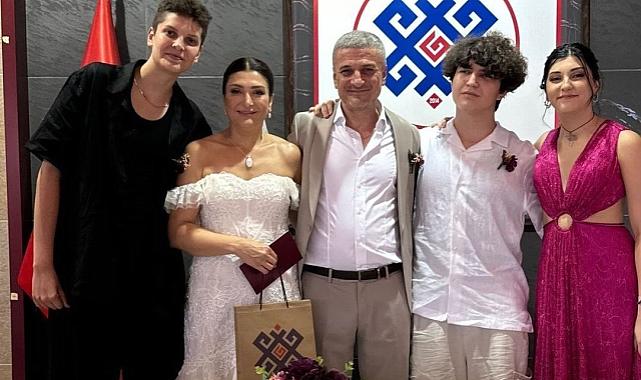 Ebrar Karakurt, babasının düğününde halay çekip hüngür hüngür ağladı