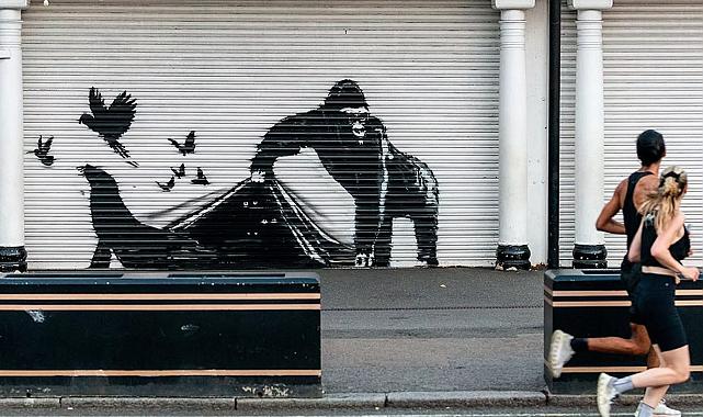 Gizemli sokak sanatçısı Banksy hayvan temalı serisini tamamladı