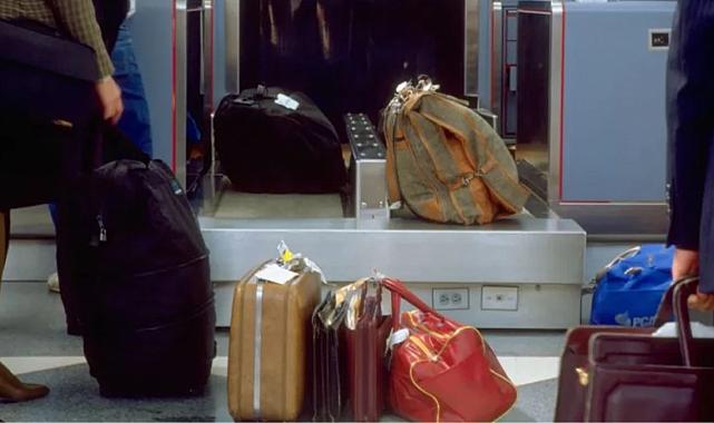 Havalimanı&#039;nda bagaj taşıma bandına sıkışan kadın, hayatını kaybetti