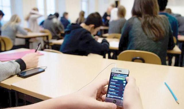 İlk ve orta dereceli okullarda akıllı telefon kullanımına yasak!