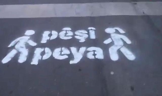 İstanbul&#039;da da yollara Kürtçe yazılar yazıldı!