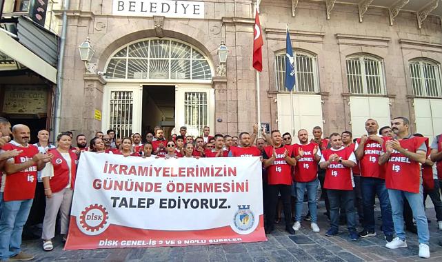 İZENERJİ işçileri ikramiye ödemeleri için eylem yaptı