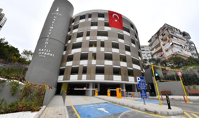 İzmir Büyükşehir Belediyesi açıkladı: Elektrikli araçlara yüzde 50 otopark indirimi!