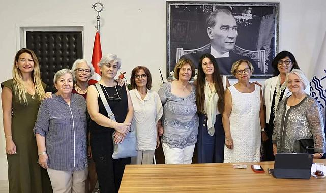 Lal Denizli&#039;ye kadınlardan destek!