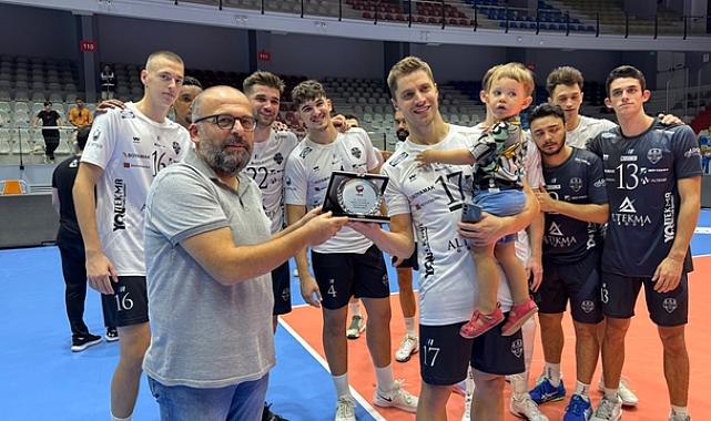 10.TSYD İzmir Voleybol Turnuvası&#039;nın şampiyonu Ziraat Bankkart
