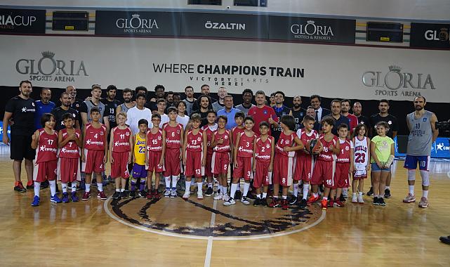 Anadolu Efes Spor Kulübü ile Corendon Airlines arasındaki sponsorluk anlaşması yenilendi