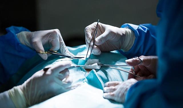 Avusturya&#039;da bir beyin cerrahının, genç kızına hastanın kafatasında delik açmasına izin verdiği iddiaları güdem oldu