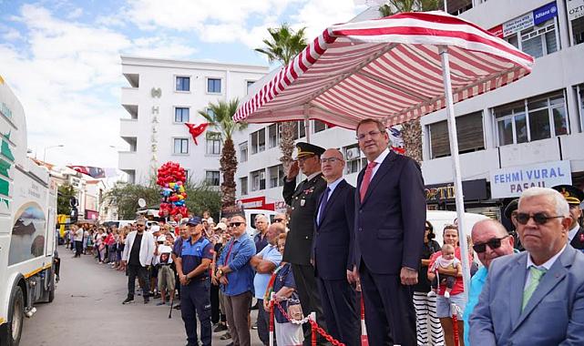 AYVALIK&#039;IN DÜŞMAN İŞGALİNDEN KURTULUŞUNUN 102. YIL COŞKUSU YAŞANDI
