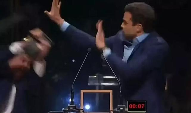 Brezilya&#039;da belediye başkan adayı, rakibine canlı televizyon programında sandalyeyle saldırdı