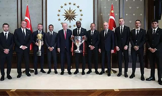 Cumhurbaşkanı Recep Tayyip Erdoğan,Türkiye Kupası ve Süper Kupa şampiyonu Beşiktaş&#039;ı kabul etti