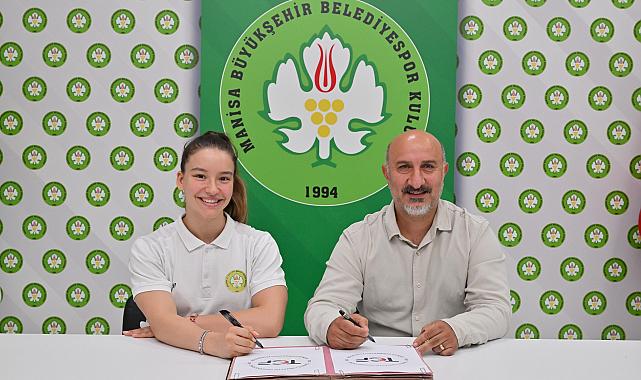 Dünya Şampiyonu Ayşe Begüm Onbaşı Yuvaya Döndü